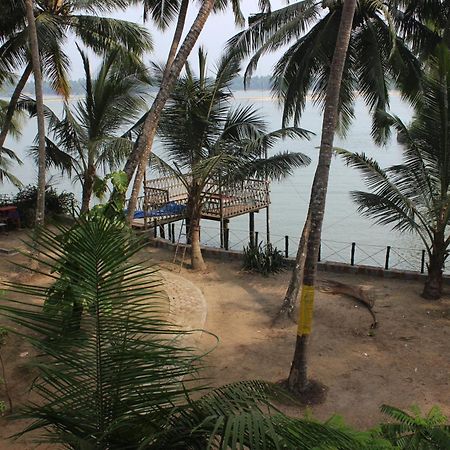 Maleyam Homestay Riverside コージコード エクステリア 写真