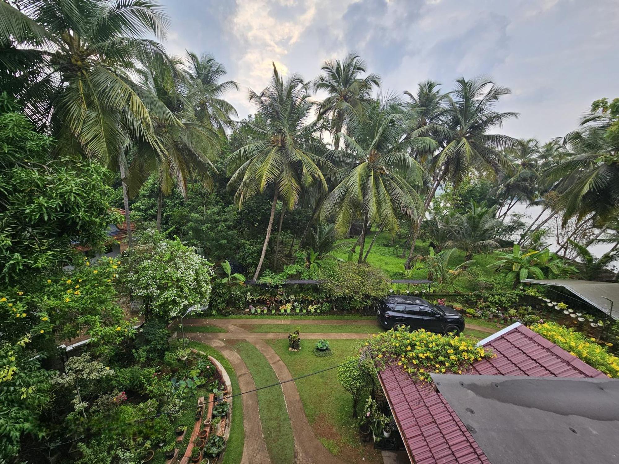 Maleyam Homestay Riverside コージコード エクステリア 写真