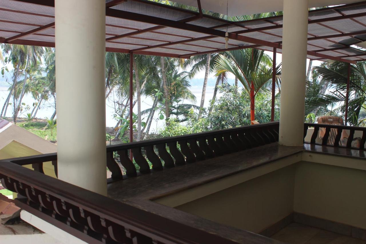 Maleyam Homestay Riverside コージコード エクステリア 写真